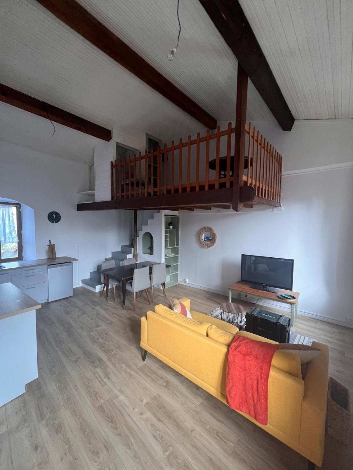 Studio With Mezzanine Prades  Eksteriør bilde