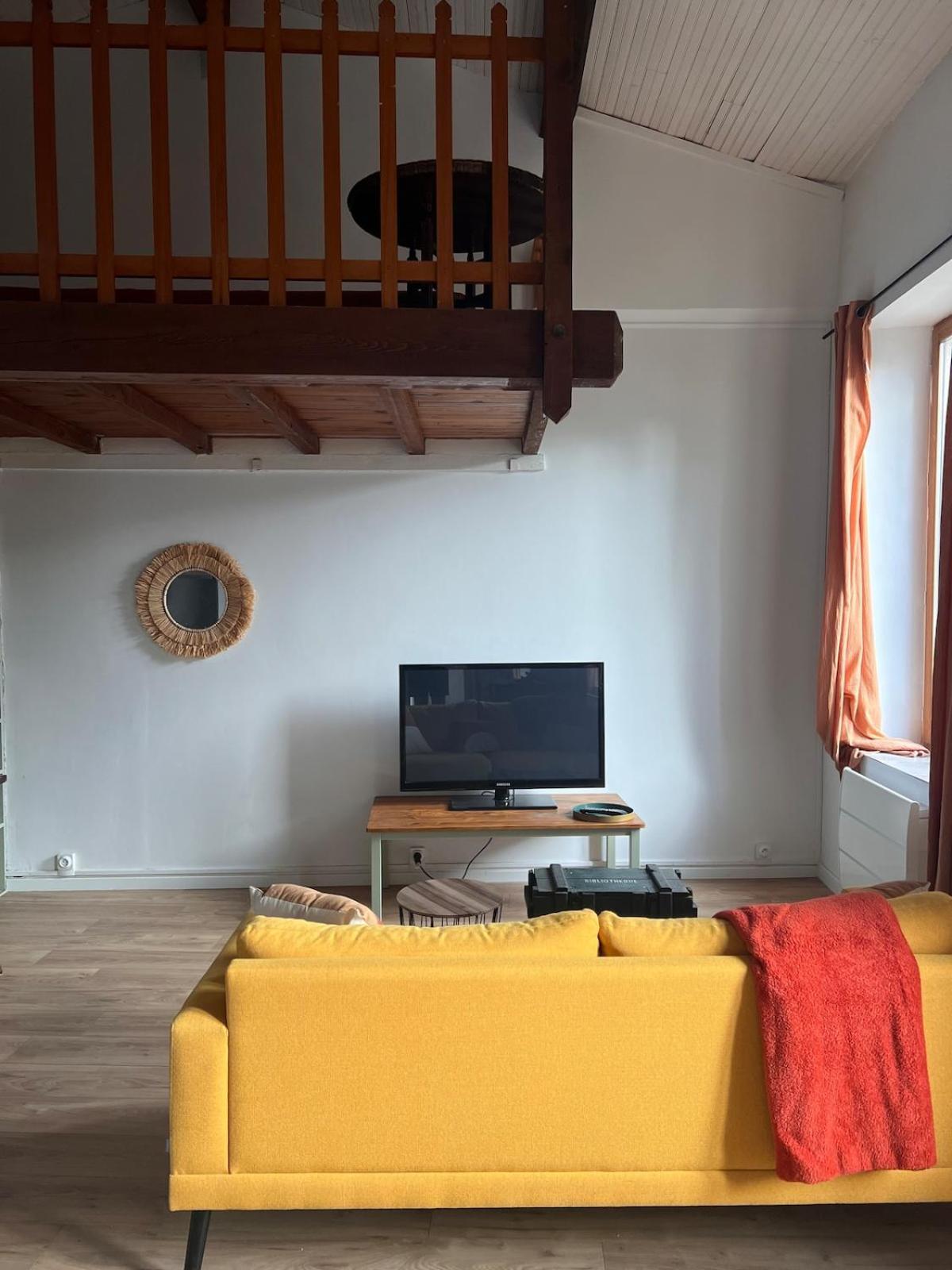 Studio With Mezzanine Prades  Eksteriør bilde